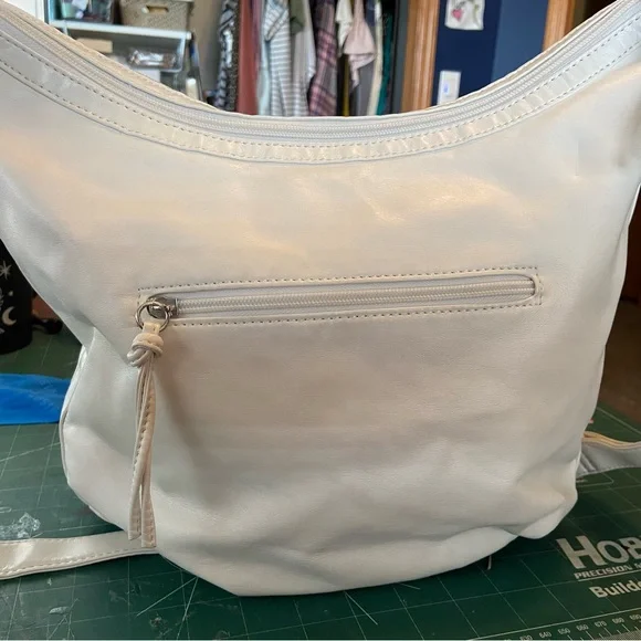 Bueno White Shoulder Bag with Textured Panel - Picture 2 of 7
